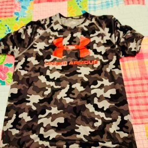 Under Armour Mens XL Camo T-Shirt - Black, Gray, and Red